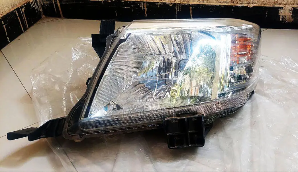 Hilux Vigo Headlight