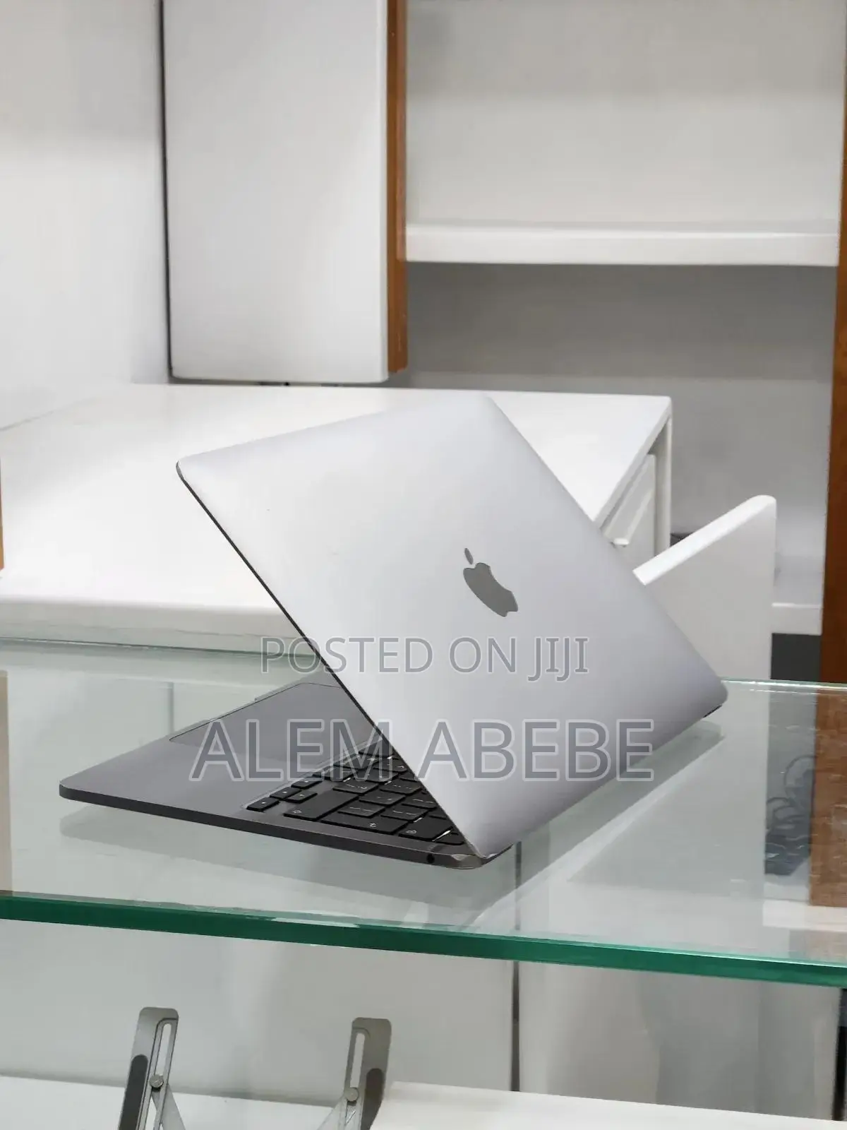 New Laptop Apple MacBook Pro M1 8GB Apple M1 Pro SSD 256GB