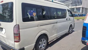 Toyota HiAce 2015 White