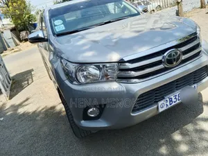 Toyota Hilux 2019 Silver