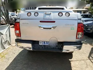 Toyota Hilux 2019 Silver
