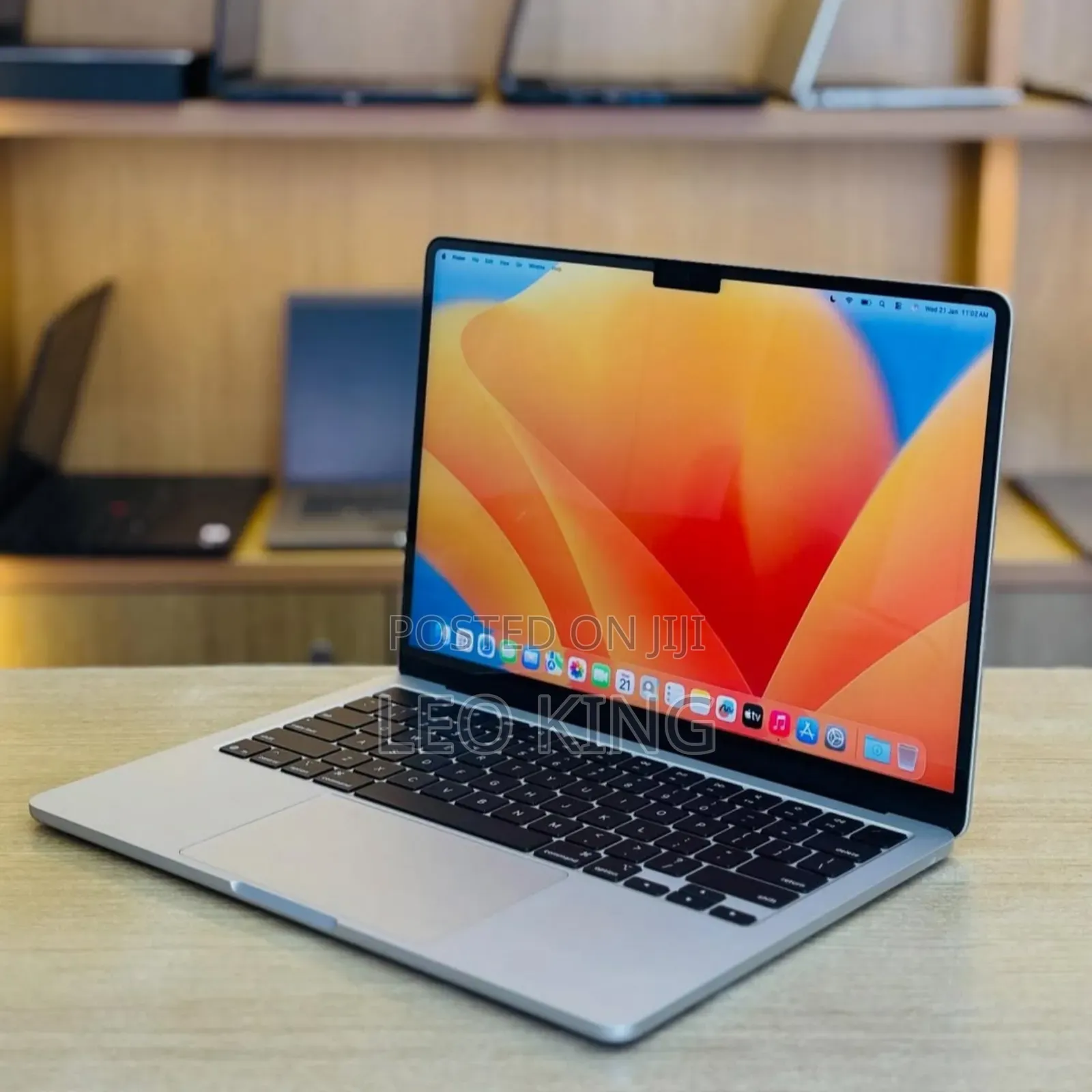 New Laptop Apple MacBook Air 2025 M4 13-Inch 16GB Apple M4 SSD 256GB