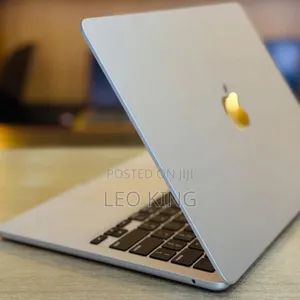 New Laptop Apple MacBook Air 2025 M4 13-Inch 16GB Apple M4 SSD 256GB