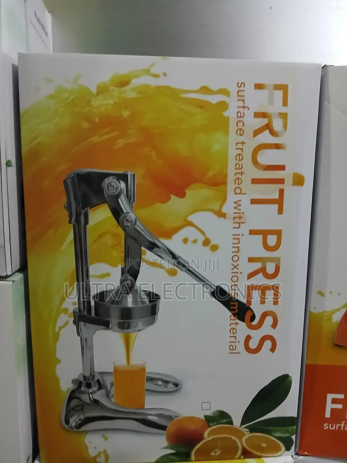 Manual Citrus Juicer Featuring a Lever Mechanism for Pressing.