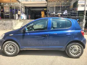 Toyota Vitz 2001 Silver