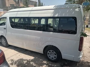 Toyota HiAce 2012 White