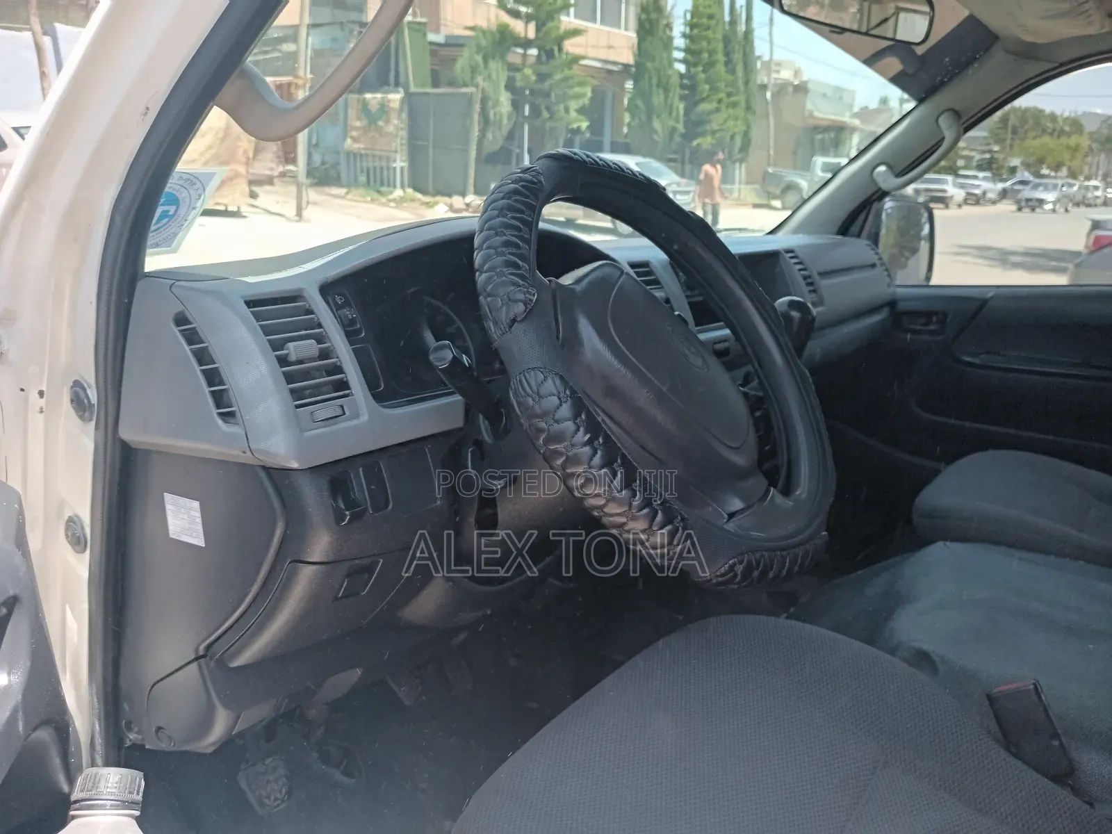 Toyota HiAce 2012 White