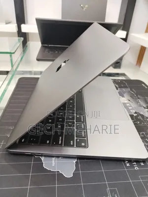 New Laptop Apple MacBook Pro M1 8GB Apple M1 Pro SSD 256GB