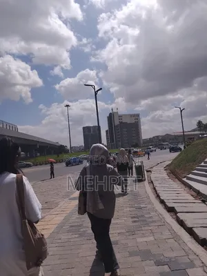 መሃል ፒያሳ ለሽያጭ የወጣ የንግድ ሱቅ