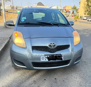 Toyota Yaris 1.0 VVT-i 2008 Gray