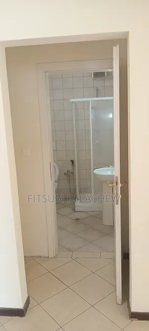 2bdrm Apartment in Varenro, Nifas Silk-Lafto for rent