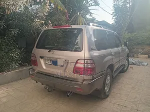 Toyota Land Cruiser 2005 Gold