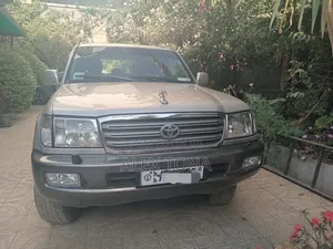 Toyota Land Cruiser 2005 Gold