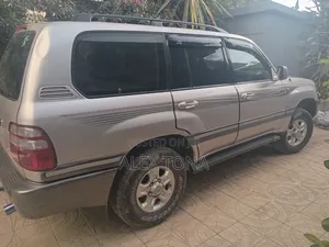 Toyota Land Cruiser 2005 Gold