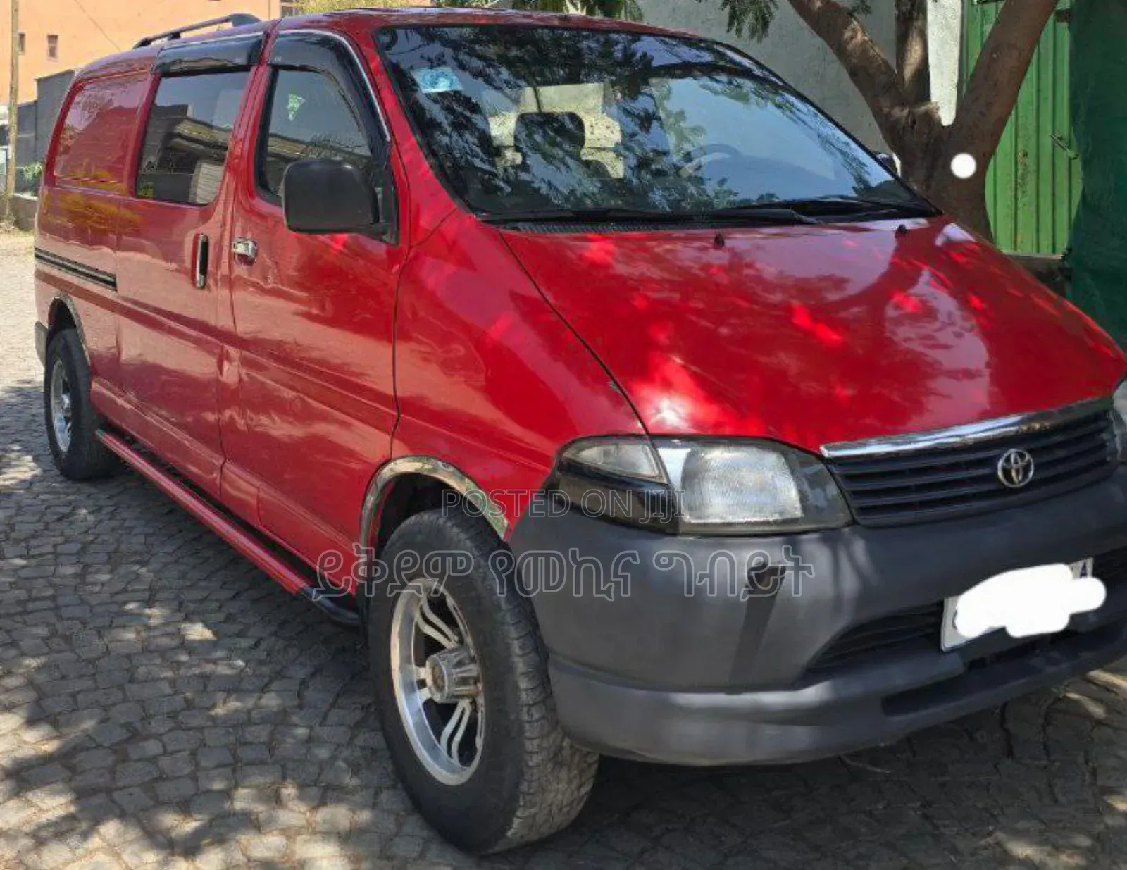 Toyota HiAce 2005 Red