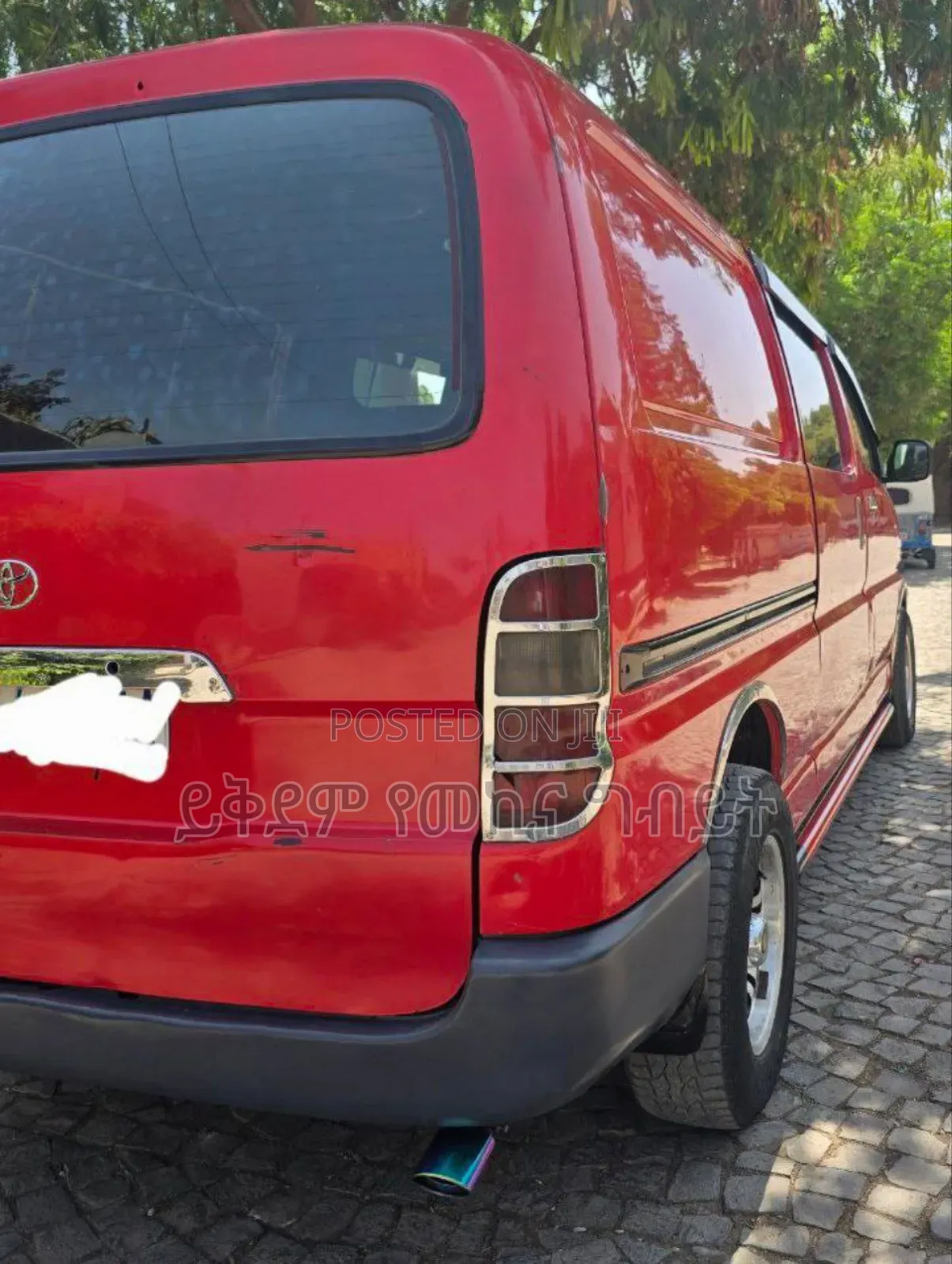 Toyota HiAce 2005 Red