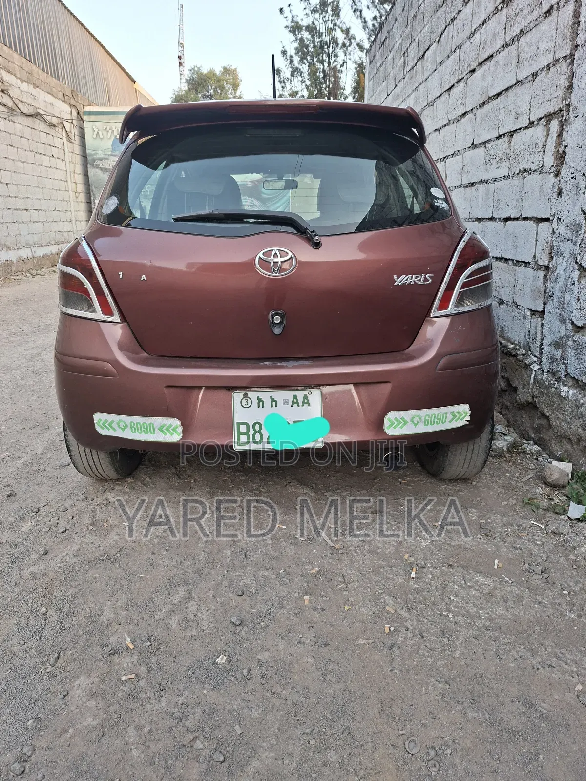 Toyota Yaris Base Sedan 4dr 2010 Brown