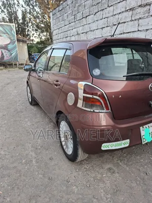 Toyota Yaris Base Sedan 4dr 2010 Brown