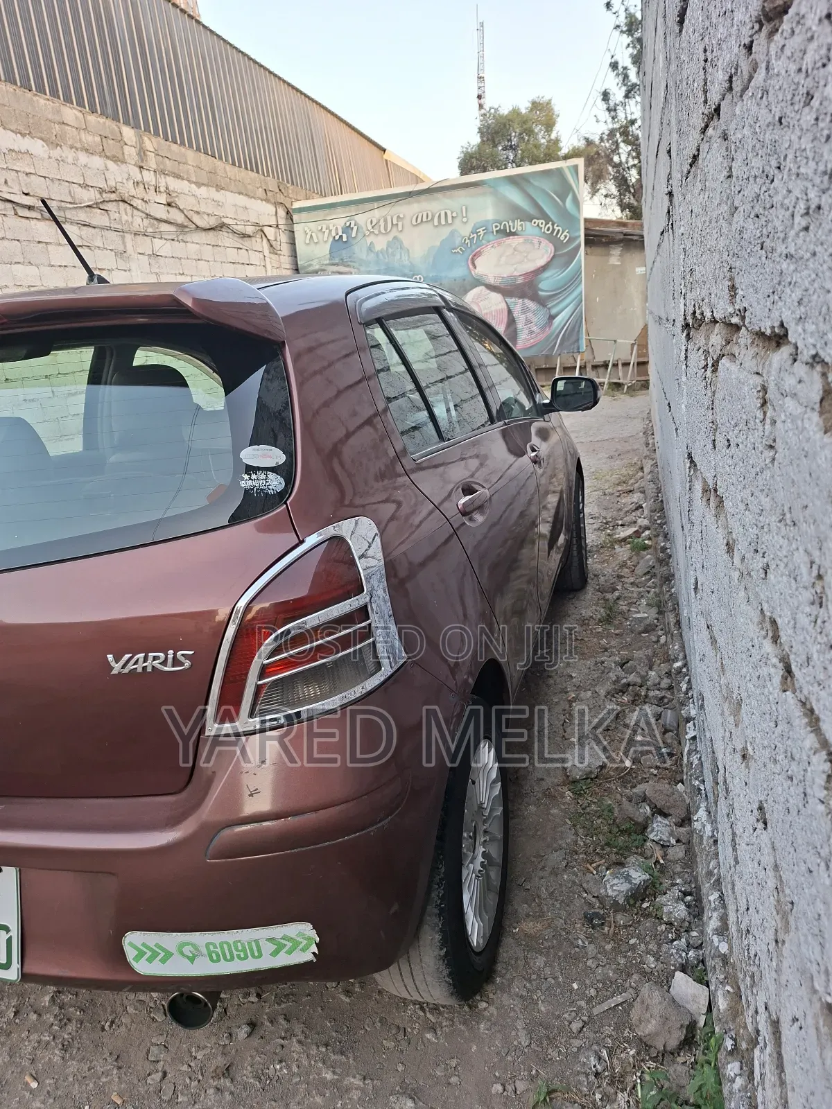 Toyota Yaris Base Sedan 4dr 2010 Brown