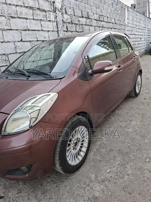 Toyota Yaris Base Sedan 4dr 2010 Brown