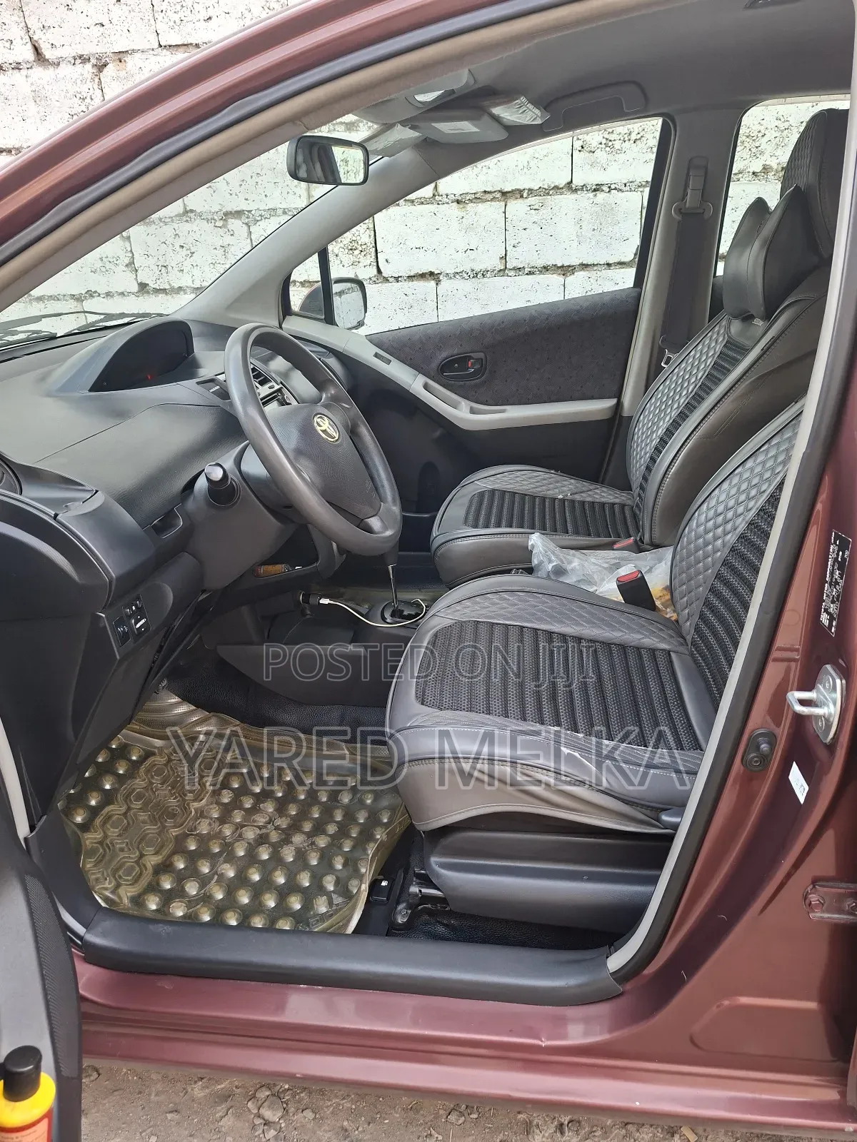 Toyota Yaris Base Sedan 4dr 2010 Brown