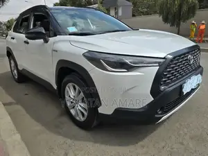 Toyota Corolla Cross Hybrid 2023 White