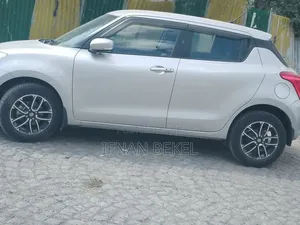 Suzuki Swift 2022 Silver