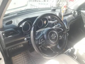 Suzuki Swift 2022 Silver