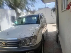 Toyota Land Cruiser 2006 White