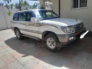 Toyota Land Cruiser 2006 White