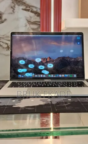 New Laptop Apple MacBook Pro 2017 8GB Intel Core i5 SSD 256GB