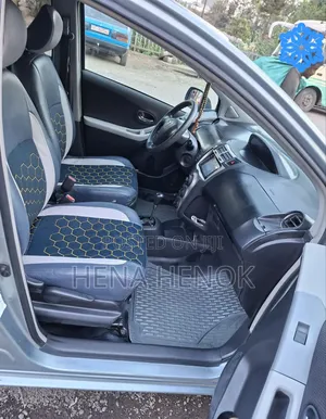 Toyota Yaris 2010 Silver