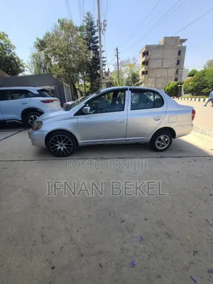 Toyota Platz 2001 Silver