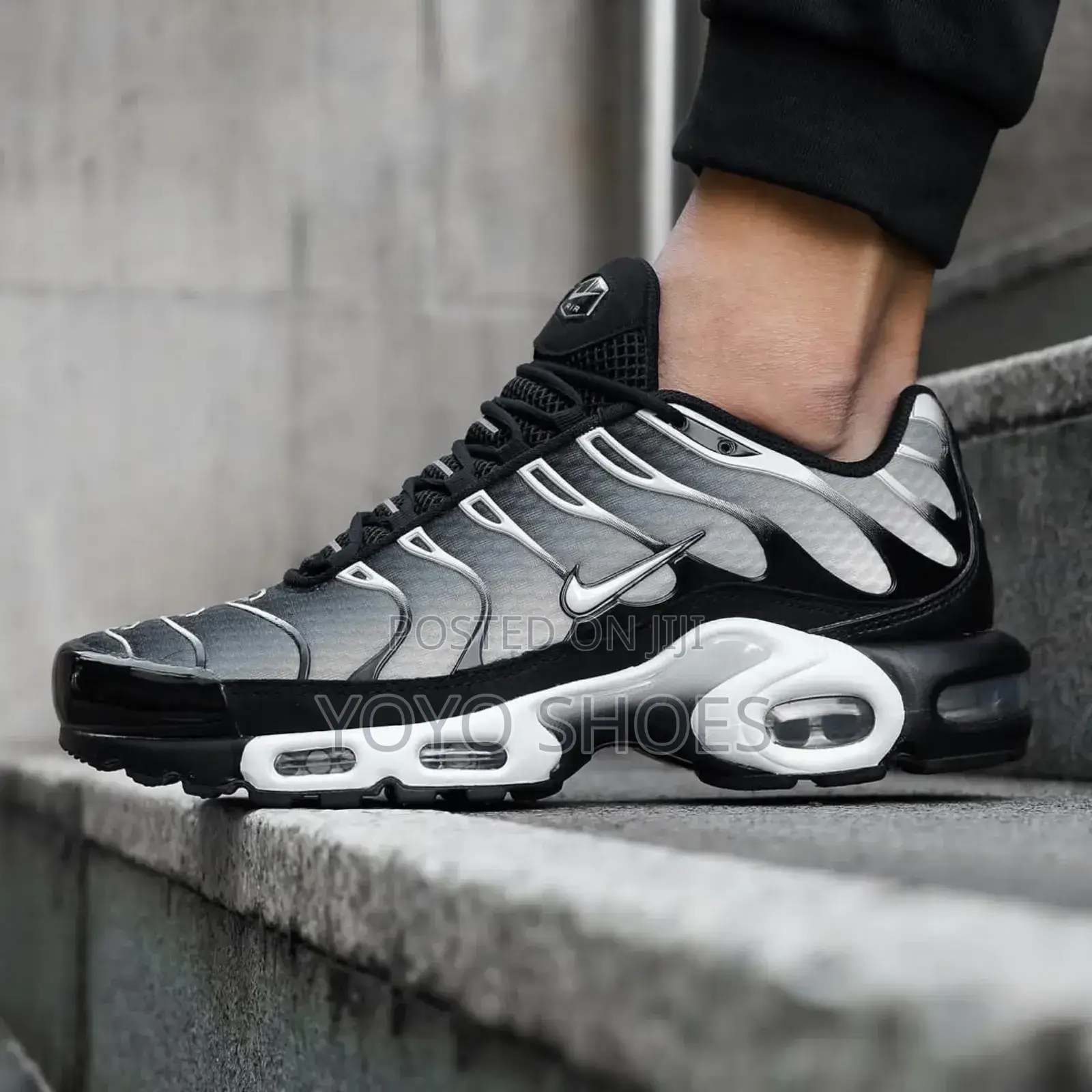 Nike Air Max Plus ’’Black Metalic Silver ’’Unisex Fashion Sneaker