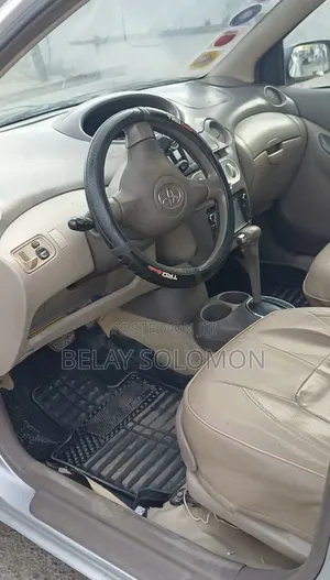 Toyota Platz 2004 Silver