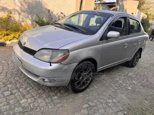 Toyota Platz 2001 Silver
