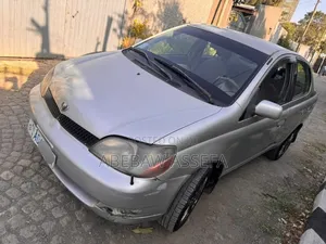 Toyota Platz 2001 Silver