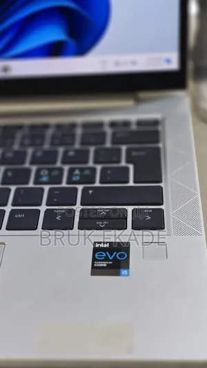 New Laptop HP EliteBook 830 G8 16GB Intel Core i5 SSD 512GB