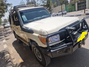 Toyota Land Cruiser 2017 White