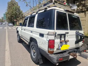 Toyota Land Cruiser 2017 White