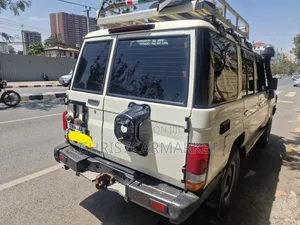 Toyota Land Cruiser 2017 White