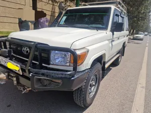 Toyota Land Cruiser 2017 White