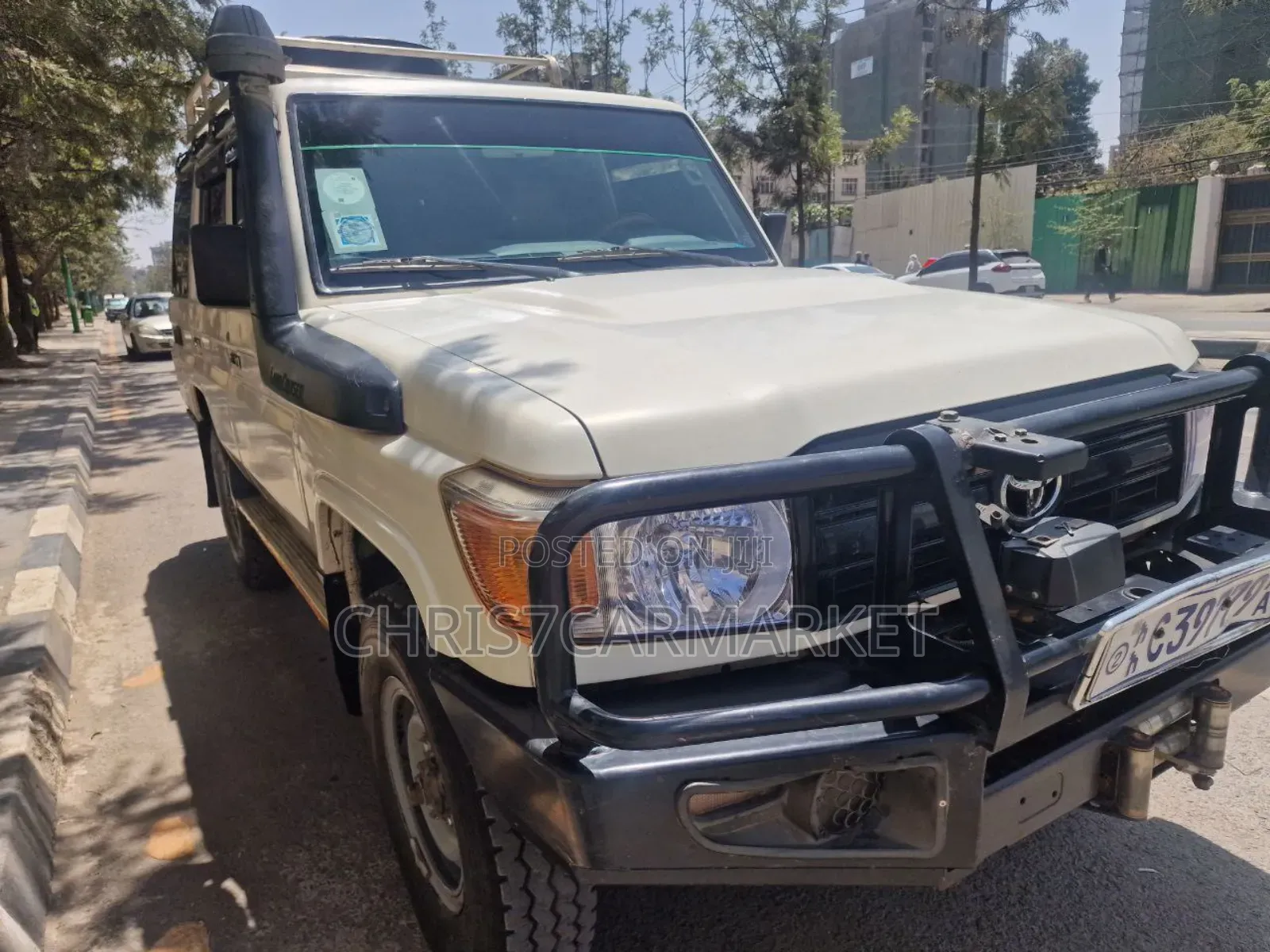 Toyota Land Cruiser 2017 White