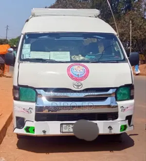 Toyota HiAce 2014 White