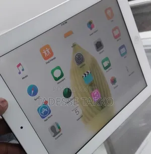 New Apple iPad 9.7 32 GB Silver