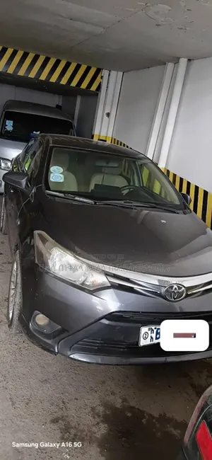 Toyota Yaris 2016 Maroon