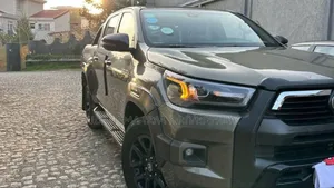 Toyota Hilux 2022 Gray