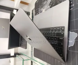 New Laptop Apple MacBook Pro M1 8GB Apple M1 SSD 256GB