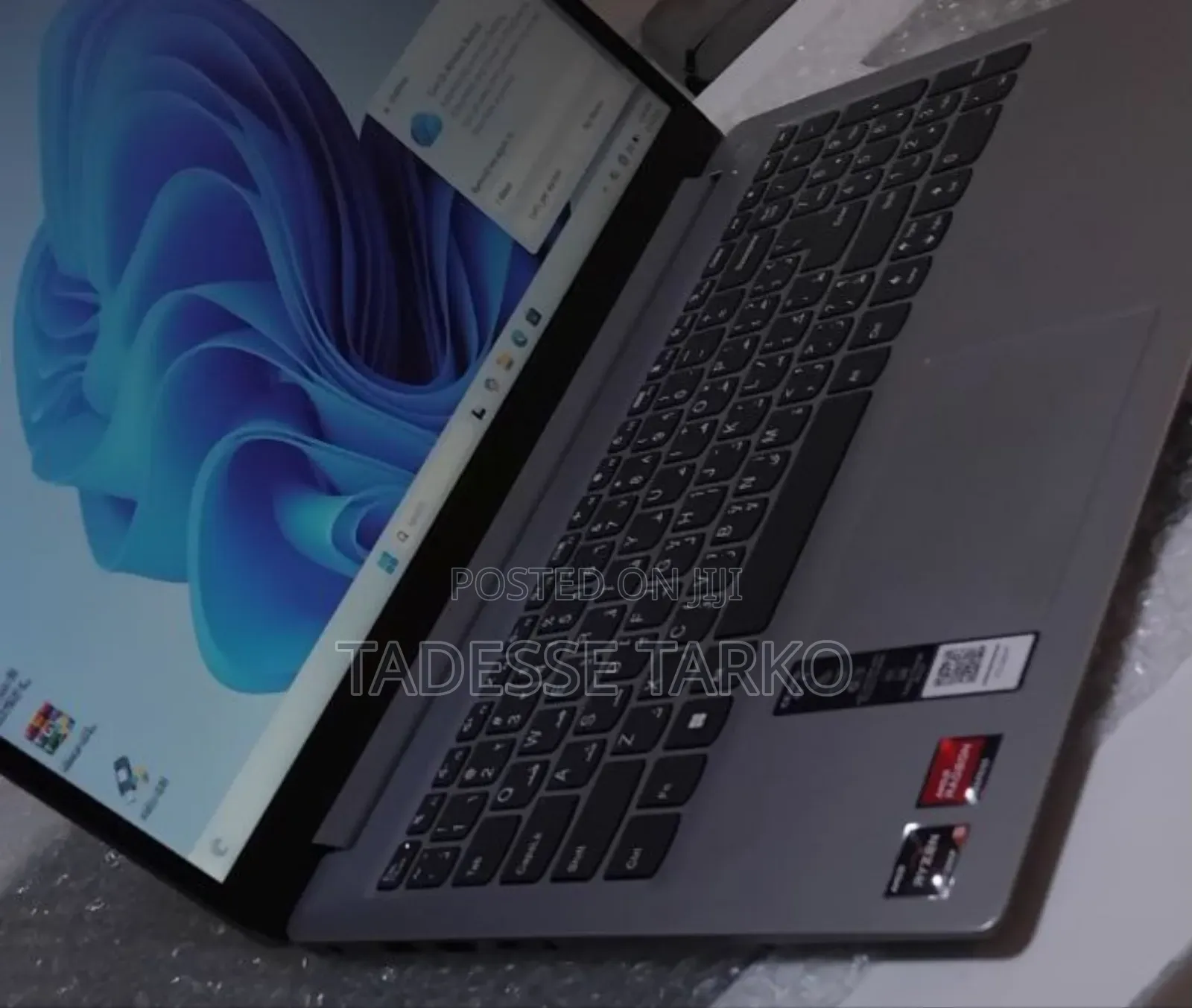New Laptop Lenovo 8GB AMD Ryzen 5 SSD 512GB