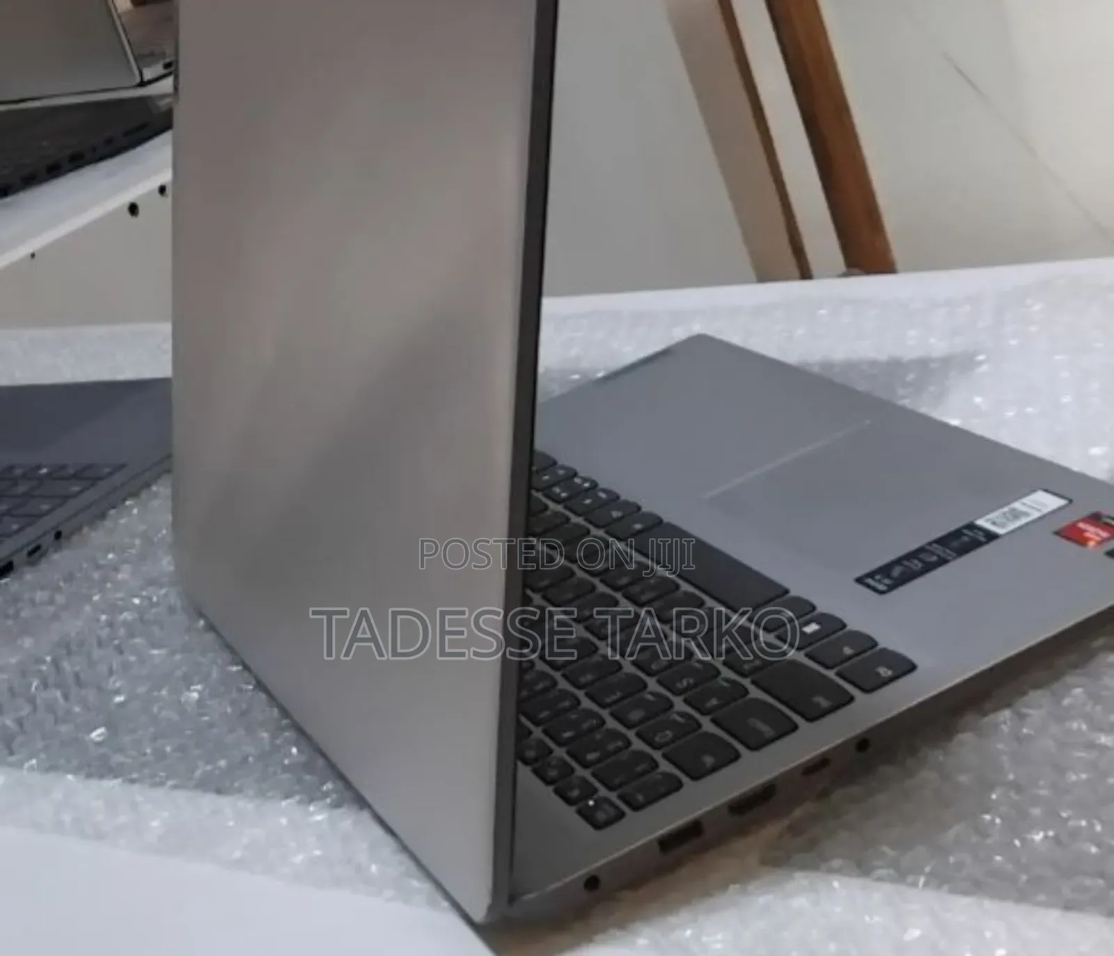 New Laptop Lenovo 8GB AMD Ryzen 5 SSD 512GB